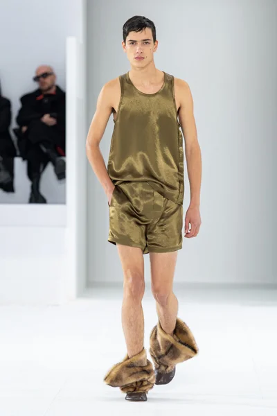 Look 24